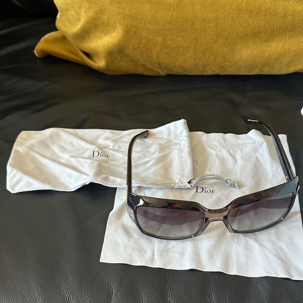 Dior Women's Tortoiseshell Sunglasses with Brown Gradient Lenses - Picture 9 of 11